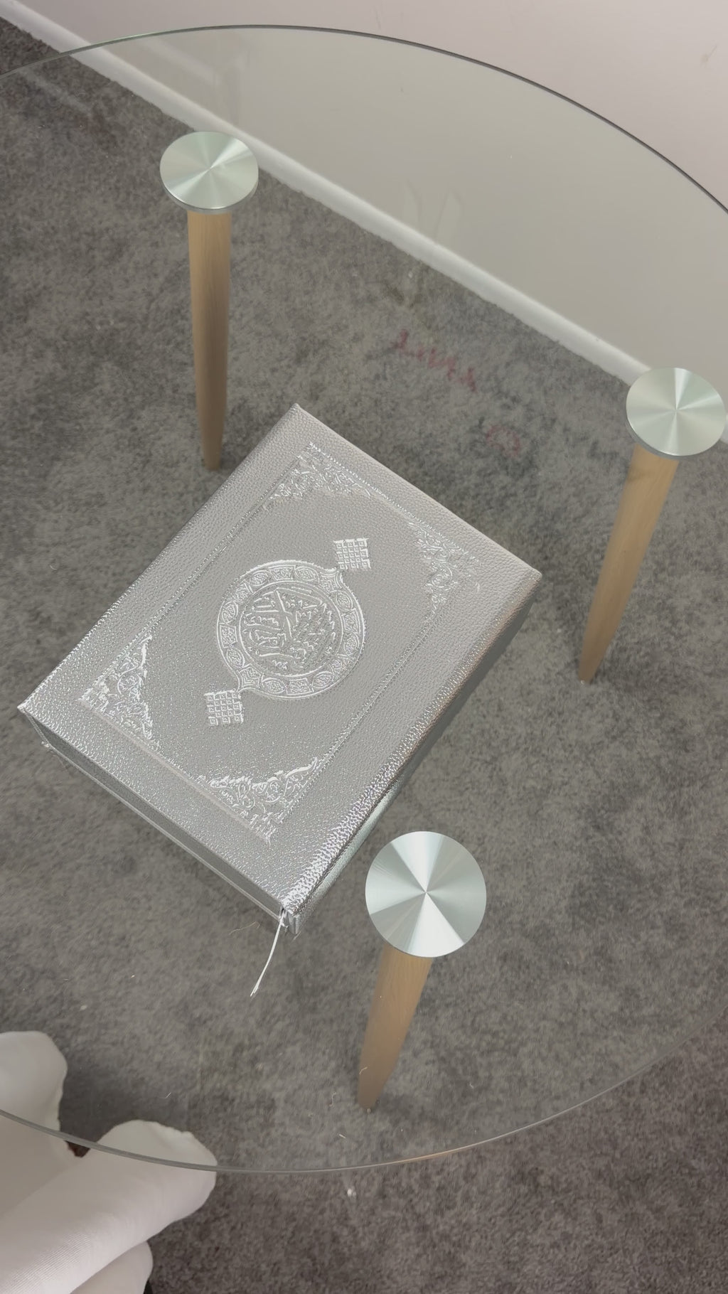 Silver Quran in Luxury Case – Radiance, Purity & Timeless Elegance