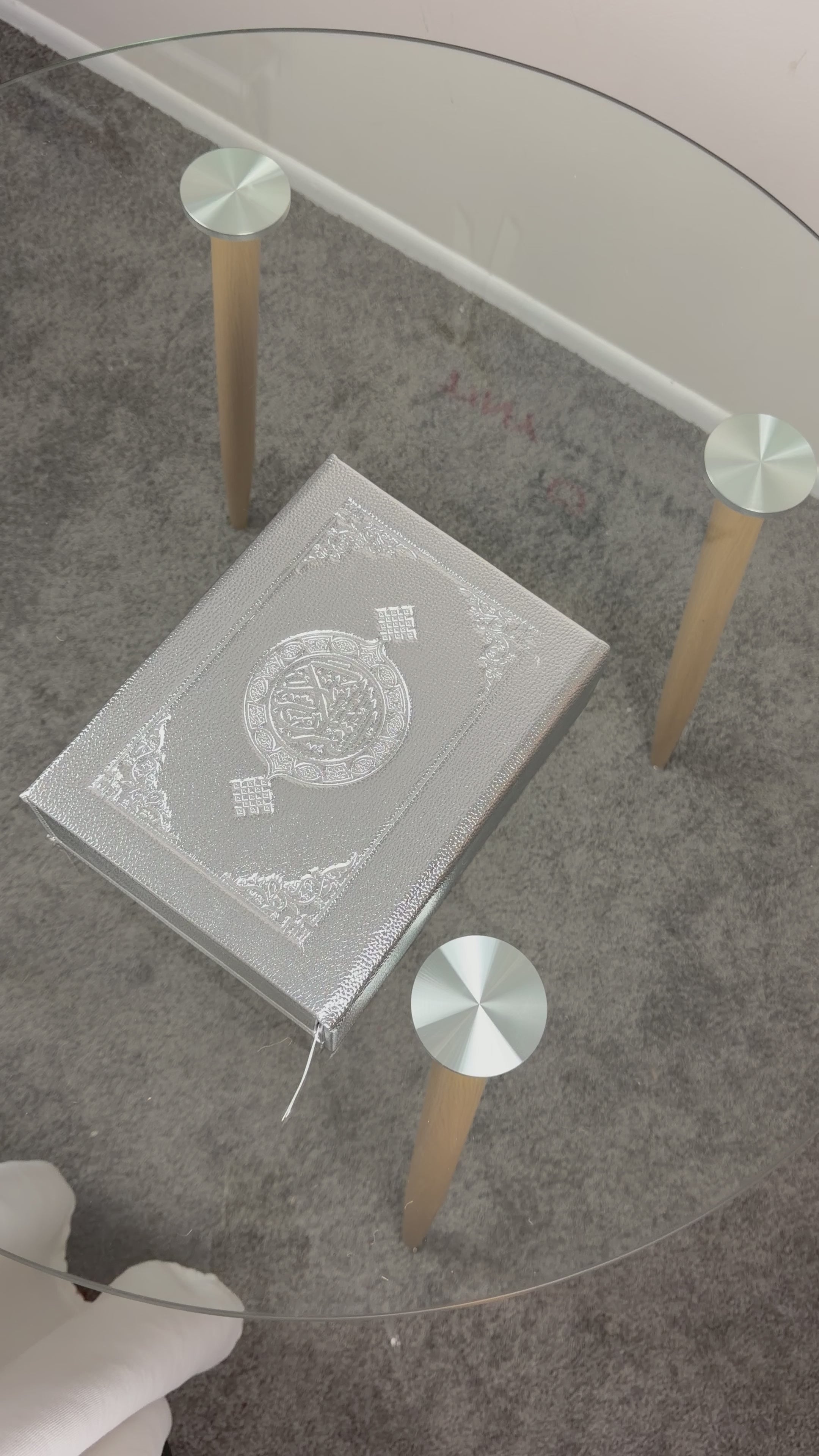 Silver Quran in Luxury Case – Radiance, Purity & Timeless Elegance